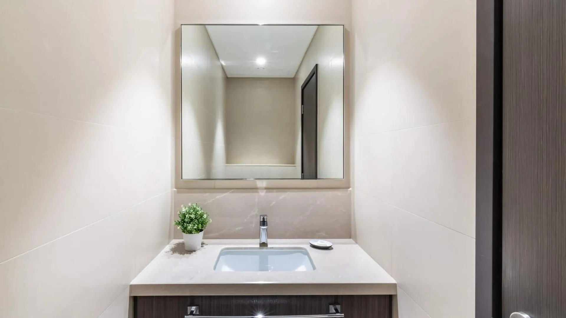 Silkhaus Central 1Bdr Near Dubai Mall In Downtown Views 0*,  United Arab Emirates